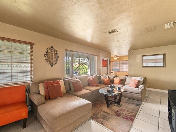 3265 NW 50th St, Miami FL 33142