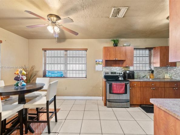 3265 NW 50th St, Miami FL 33142