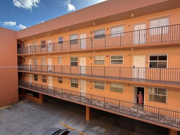 199 SW 12th Ave 404A, Miami FL 33130