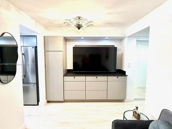199 SW 12th Ave 404A, Miami FL 33130