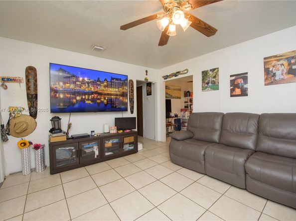 926 NW 3rd Ave, Homestead FL 33030