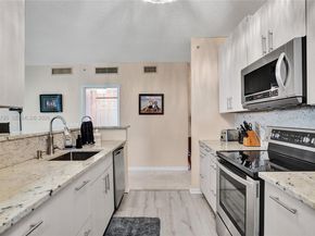 2421 NE 65th St 202, Fort Lauderdale FL 33308