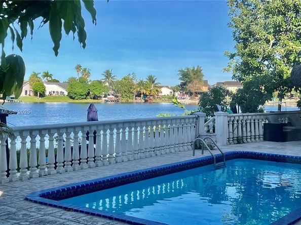 15321 SW 59th St, Miami FL 33193