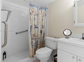 5201 NW 7th St 105, Miami FL 33126