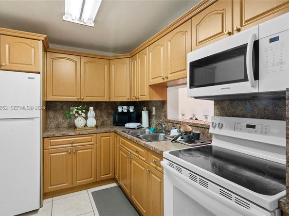 5201 NW 7th St 105, Miami FL 33126