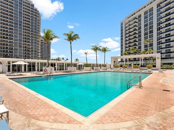10275 Collins Ave 529, Bal Harbour FL 33154