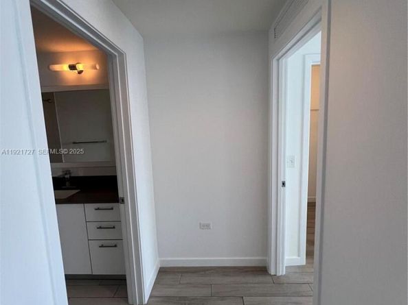 999 SW 1st Ave 2405, Miami FL 33130