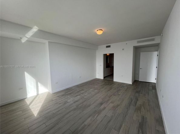 999 SW 1st Ave 2405, Miami FL 33130