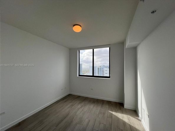 999 SW 1st Ave 2405, Miami FL 33130