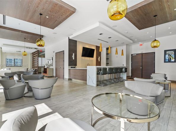 999 SW 1st Ave 2405, Miami FL 33130