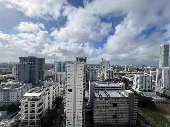 999 SW 1st Ave 2405, Miami FL 33130