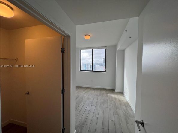 999 SW 1st Ave 2405, Miami FL 33130