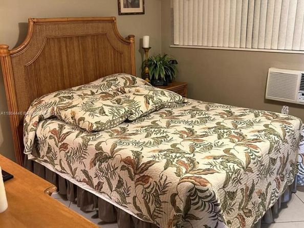 920 SW 11th Ave 9D, Hallandale Beach FL 33009