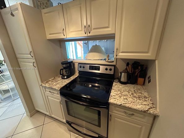 920 SW 11th Ave 9D, Hallandale Beach FL 33009