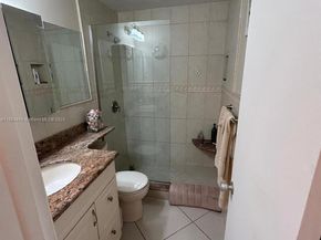 920 SW 11th Ave 9D, Hallandale Beach FL 33009