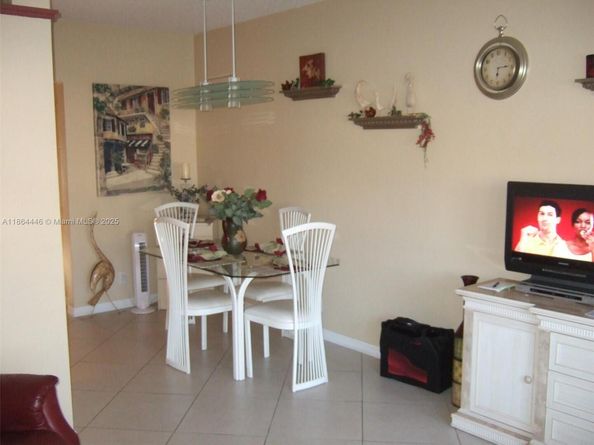 920 SW 11th Ave 9D, Hallandale Beach FL 33009