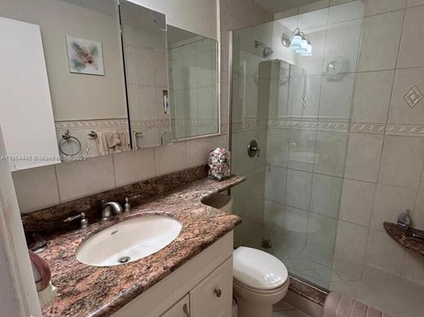 920 SW 11th Ave 9D, Hallandale Beach FL 33009