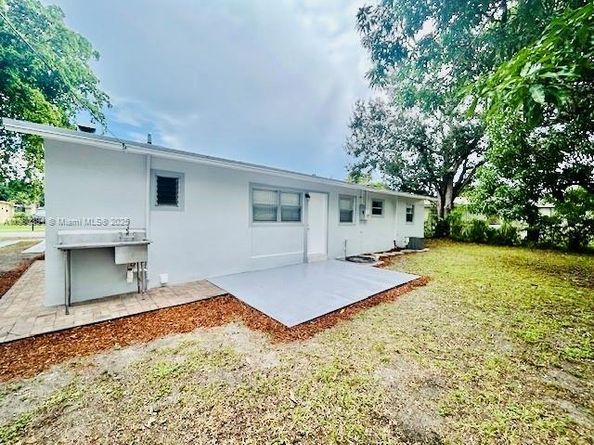 3420 NW 2nd St, Lauderhill FL 33311