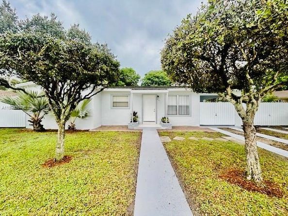 3420 NW 2nd St, Lauderhill FL 33311