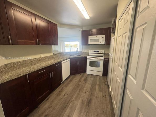 3425 NW 44th St 106, Oakland Park FL 33309