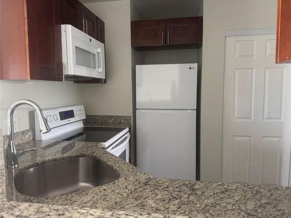 3425 NW 44th St 106, Oakland Park FL 33309