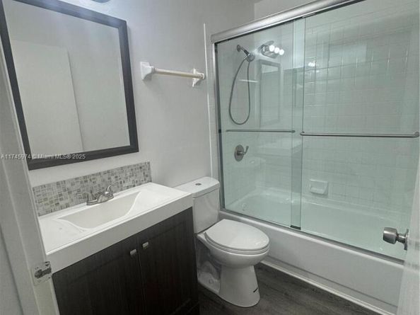 3425 NW 44th St 106, Oakland Park FL 33309