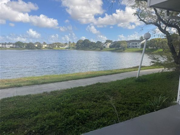 3425 NW 44th St 106, Oakland Park FL 33309