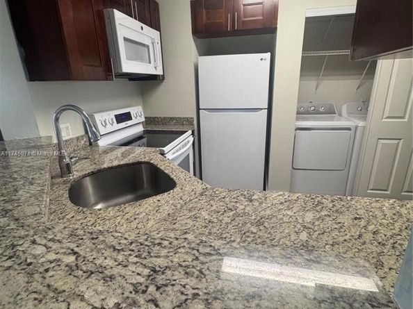 3425 NW 44th St 106, Oakland Park FL 33309