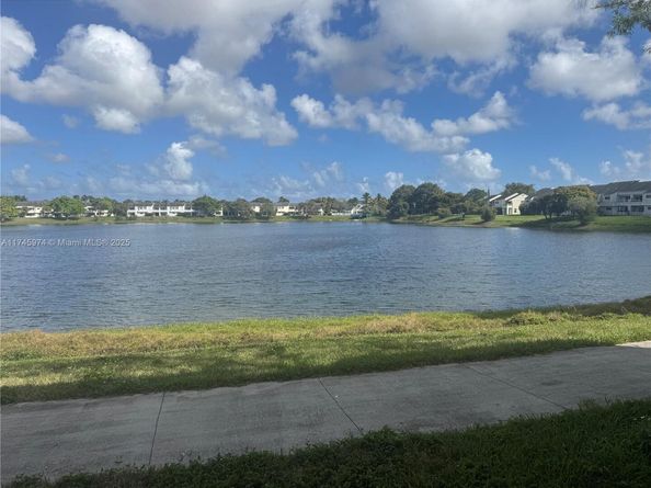 3425 NW 44th St 106, Oakland Park FL 33309