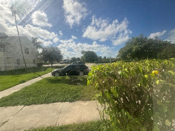 3425 NW 44th St 106, Oakland Park FL 33309