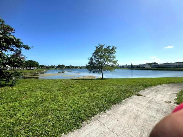 3425 NW 44th St 106, Oakland Park FL 33309