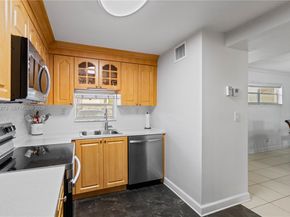 691 S Hollybrook Dr 26105, Pembroke Pines FL 33025