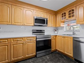 691 S Hollybrook Dr 26105, Pembroke Pines FL 33025