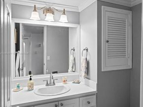 691 S Hollybrook Dr 26105, Pembroke Pines FL 33025