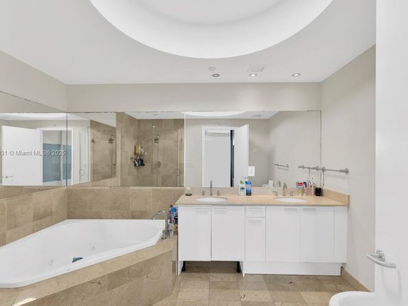 3131 NE 188th St 2510, Aventura FL 33180