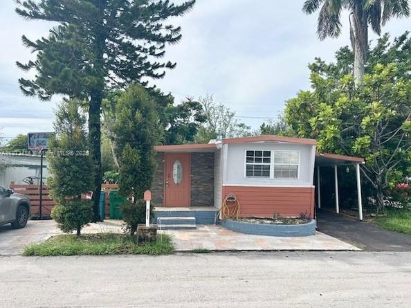 8732 SW 16th St, Davie FL 33324