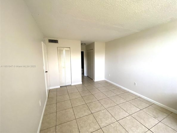 16465 NE 22nd Ave 513, North Miami Beach FL 33160