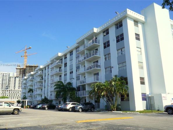 16465 NE 22nd Ave 513, North Miami Beach FL 33160