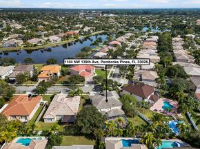 1104 NW 139th Ave, Pembroke Pines FL 33028