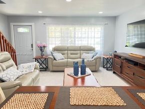 905 NW 107th Ave, Pembroke Pines FL 33026