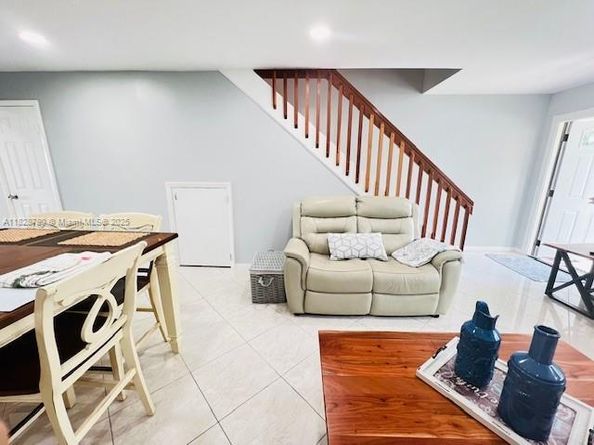 905 NW 107th Ave, Pembroke Pines FL 33026