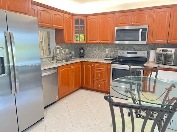 905 NW 107th Ave, Pembroke Pines FL 33026
