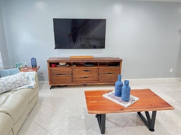 905 NW 107th Ave, Pembroke Pines FL 33026
