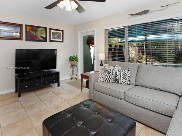 1247 Washington St, Hollywood FL 33019