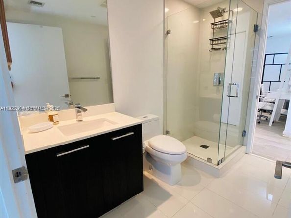 55 SW 9th St 3001, Miami FL 33130