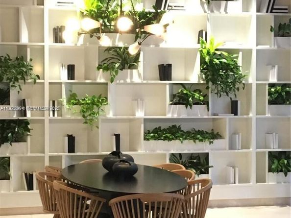 55 SW 9th St 3001, Miami FL 33130