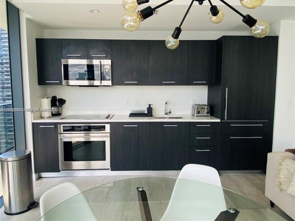 55 SW 9th St 3001, Miami FL 33130