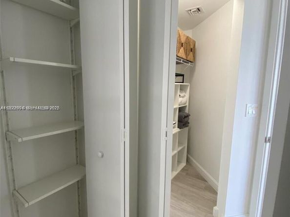 55 SW 9th St 3001, Miami FL 33130