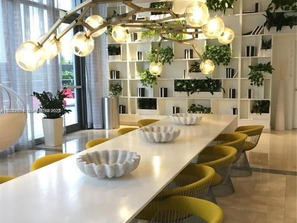 55 SW 9th St 3001, Miami FL 33130