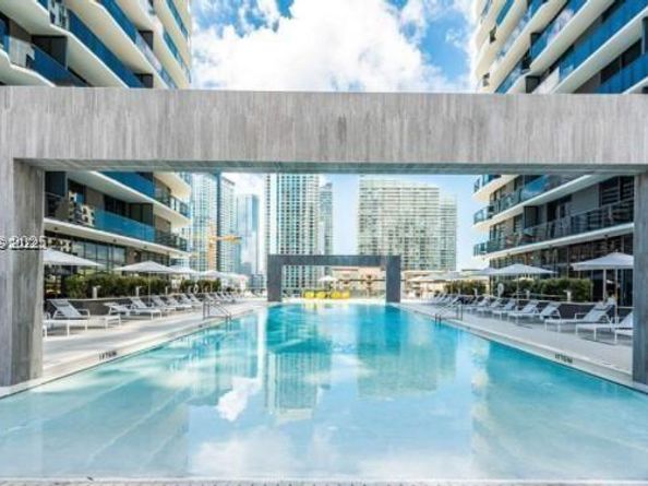 55 SW 9th St 3001, Miami FL 33130